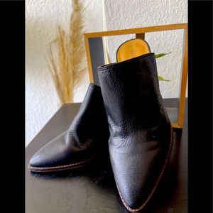 8.5 Lucky Brand clogs